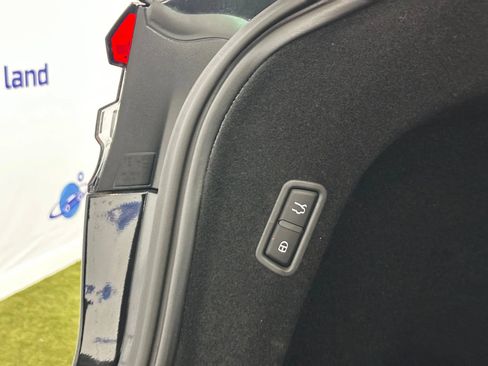 Used 2024 Maserati Levante GT Ultima image 18