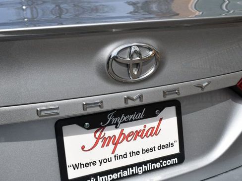 Used 2021 Toyota Camry SE image 9