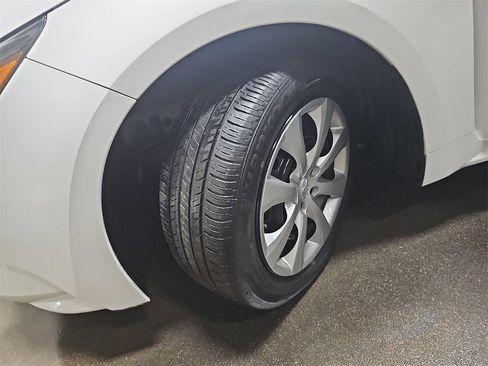 Used 2024 Toyota Corolla LE image 30