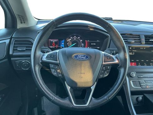 Used 2018 Ford Fusion SE w/ Equipment Group 201A image 18