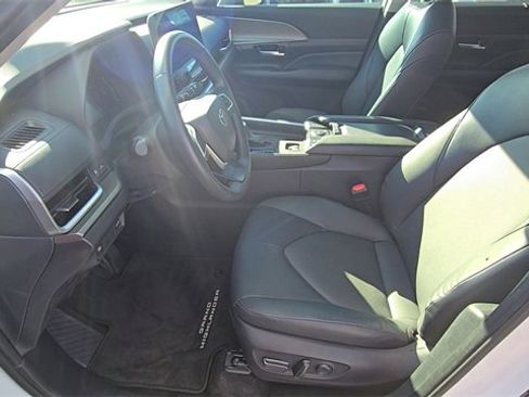 Used 2024 Toyota Grand Highlander XLE image 13