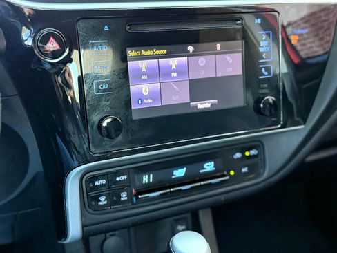 Used 2019 Toyota Corolla LE FWD image 24