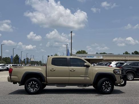 Used 2016 Toyota Tacoma TRD Off-Road w/ Premium & Technology Package RWD image 8