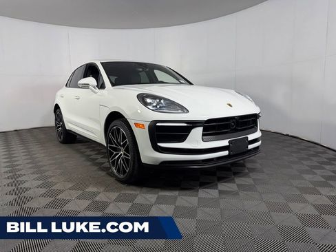 Used 2025 Porsche Macan AWD/4WD image 1