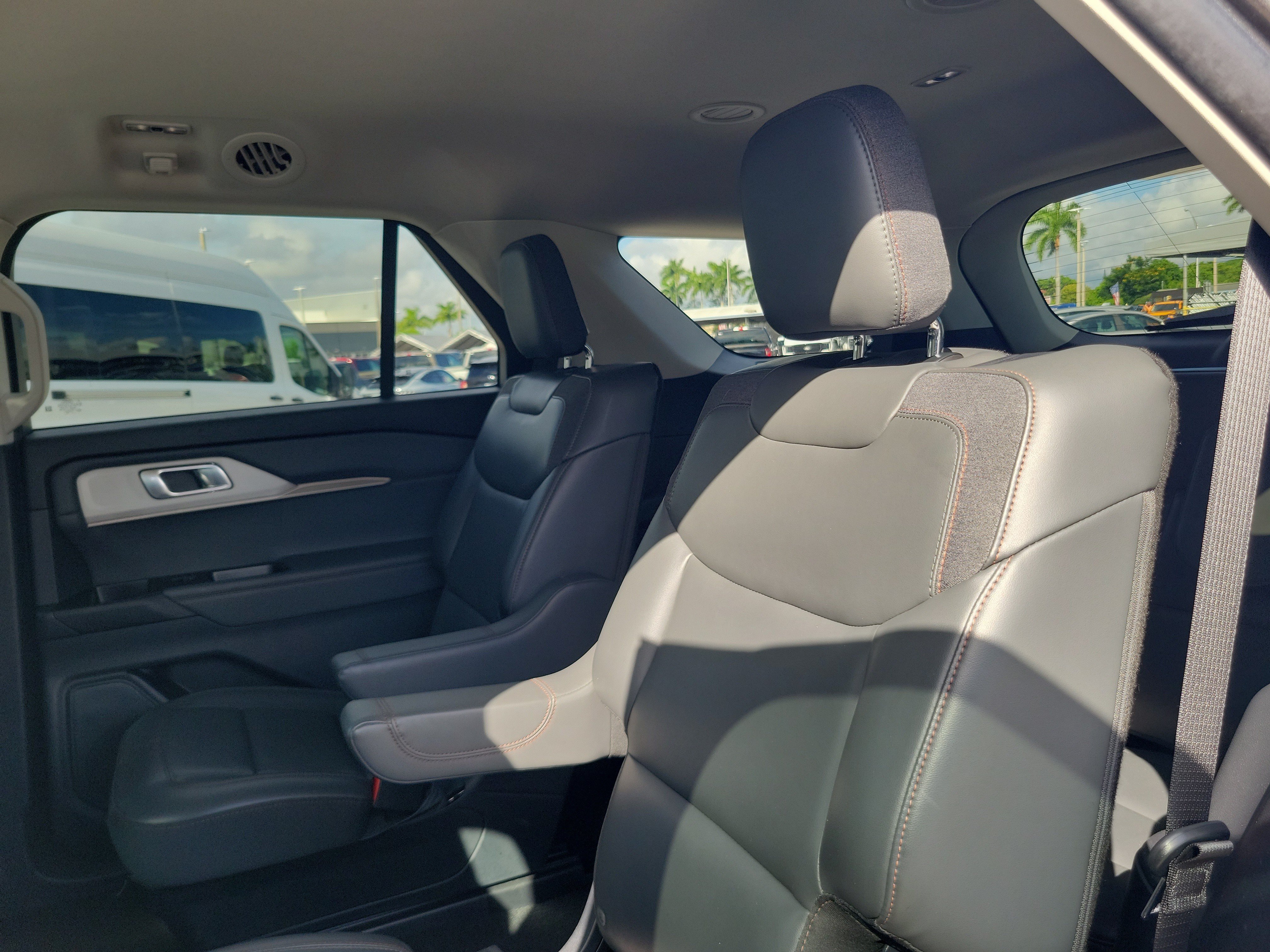Certified 2025 Ford Explorer Active w/ Active Comfort Package RWD image 11