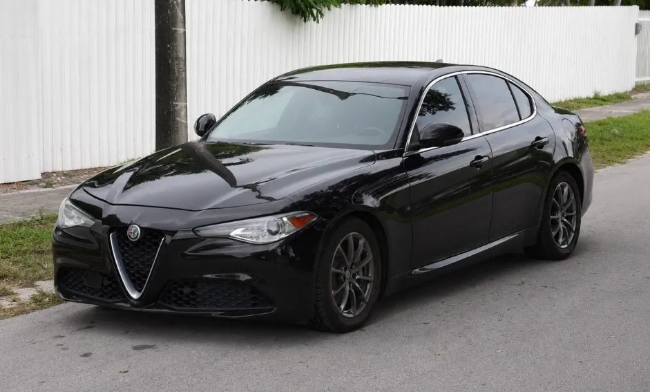 Used 2017 Alfa Romeo Giulia RWD image 3