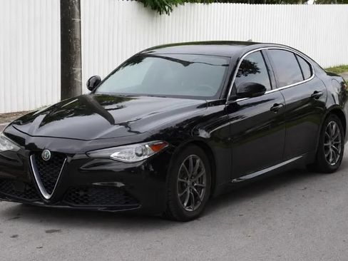 Used 2017 Alfa Romeo Giulia RWD image 3