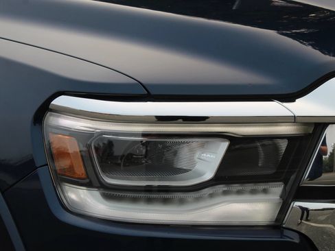 Used 2019 RAM 1500 Laramie AWD/4WD image 46