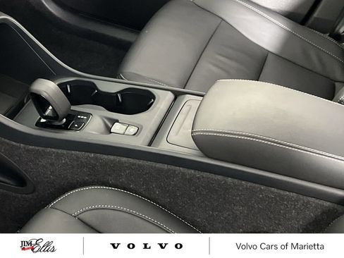 Used 2025 Volvo XC40 B5 Core image 21