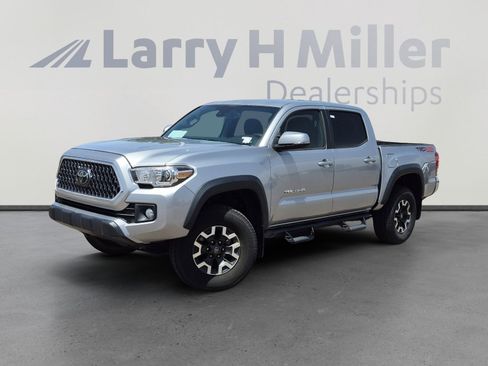 Used 2018 Toyota Tacoma TRD Off-Road AWD/4WD image 1