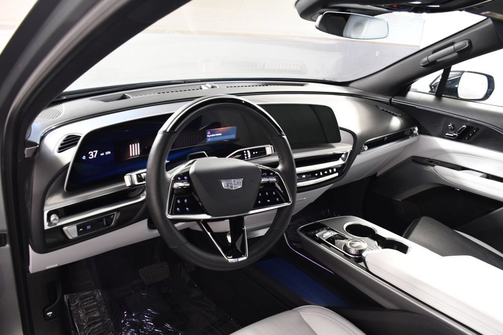 Used 2024 Cadillac Lyriq Luxury RWD image 12