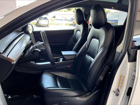 Used 2021 Tesla Model Y Long Range image 21