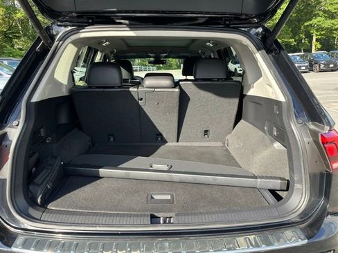 Used 2022 Volkswagen Tiguan SE w/ Panoramic Sunroof Package image 18