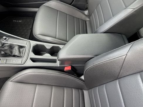 Used 2024 Volkswagen Jetta SE FWD image 22