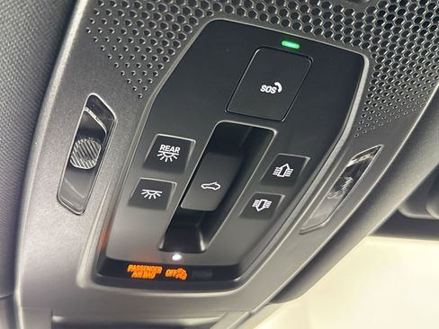 Certified 2025 Porsche Cayenne AWD/4WD image 27
