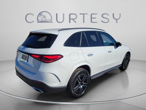 Used 2026 Mercedes-Benz GLC 300 image 4