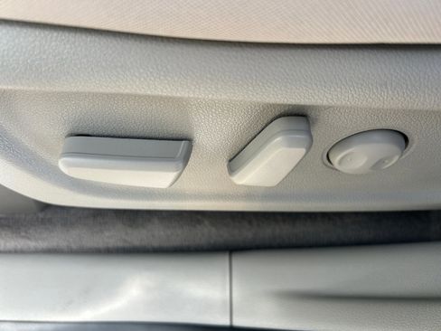 Used 2021 Kia Sedona LX image 14