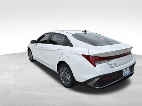 New 2026 Hyundai Elantra Hybrid FWD image 9