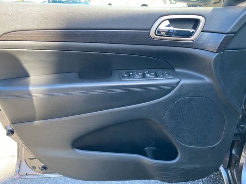 Used 2014 Jeep Grand Cherokee Laredo image 11