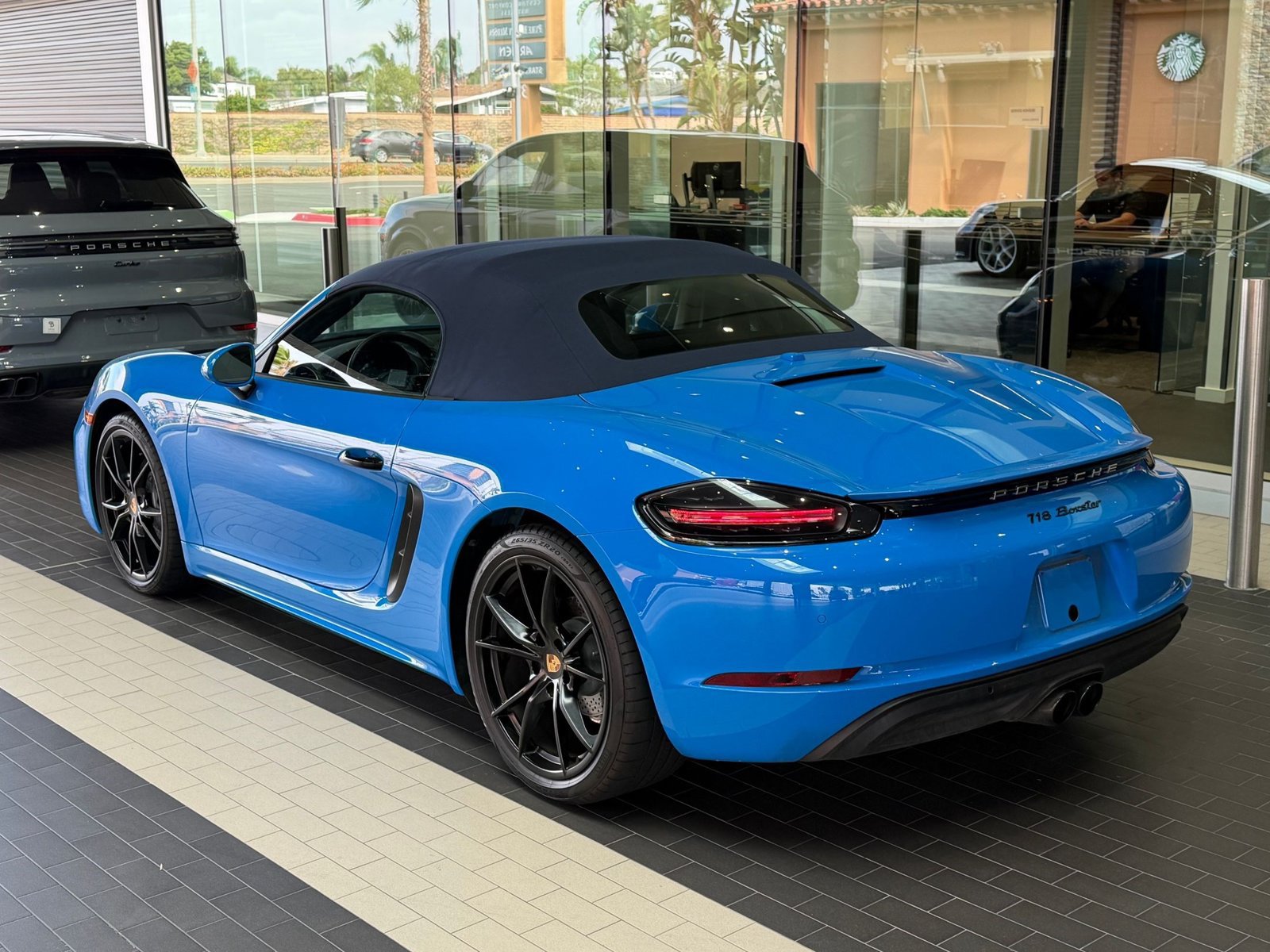Certified 2024 Porsche 718 Boxster RWD image 17