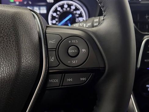 Used 2024 Toyota Venza XLE image 21
