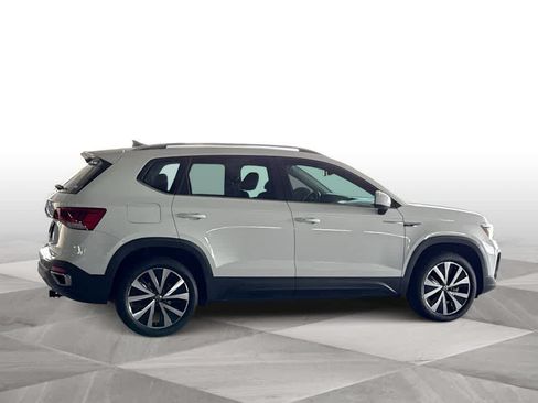 Certified 2023 Volkswagen Taos SE FWD image 9