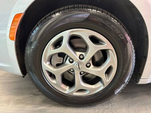 Used 2023 Chrysler Pacifica Limited image 23