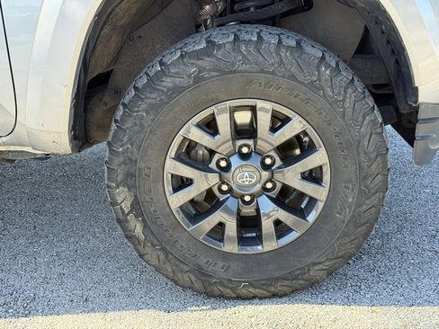 Used 2020 Toyota Tacoma SR5 image 39