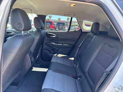 Used 2025 Chevrolet Trax LT w/ LT Convenience Package FWD image 24