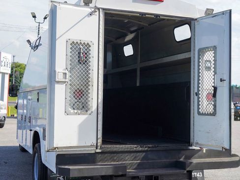 Used 2016 Ford E-450 and Econoline 450 Super Duty w/ Power Windows & Locks Group RWD image 11