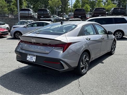 New 2025 Hyundai Elantra SEL image 7