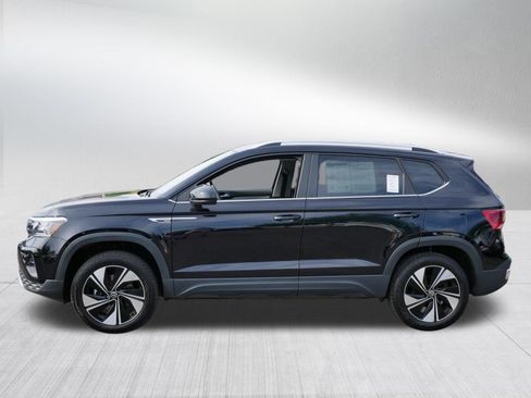 Used 2024 Volkswagen Taos SE AWD/4WD image 4
