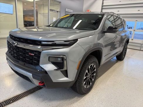 Used 2025 Chevrolet Traverse Z71 image 5