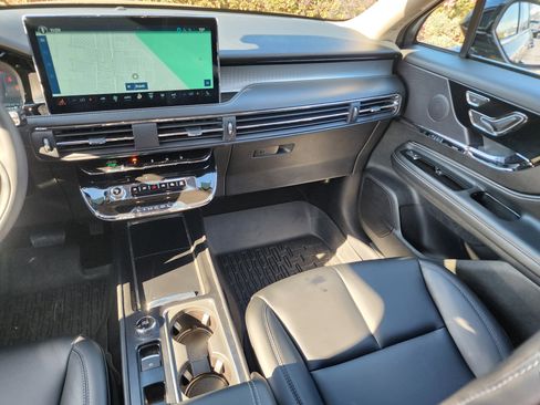 Used 2025 Lincoln Corsair FWD image 19