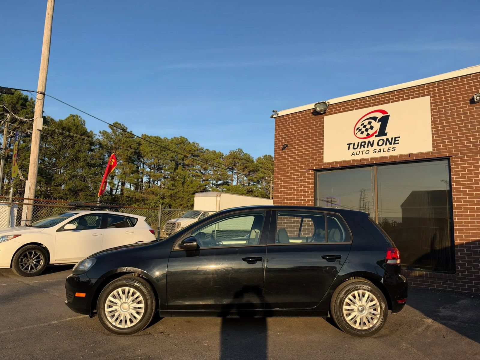 Used 2013 Volkswagen Golf 4-Door FWD image 2