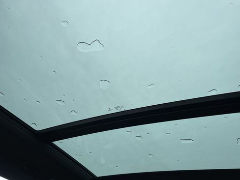 Used 2023 Volkswagen Tiguan SE R-Line image 16