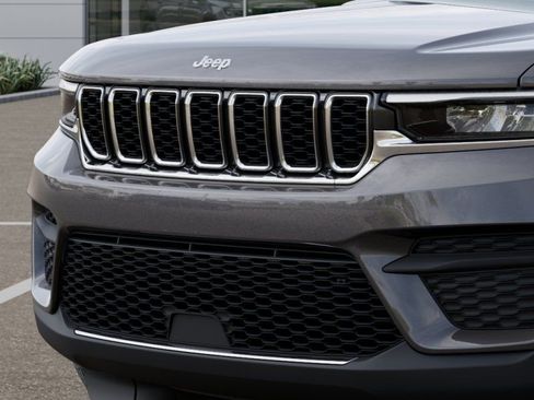 New 2025 Jeep Grand Cherokee Laredo X w/ Luxury Tech Group I AWD/4WD image 11