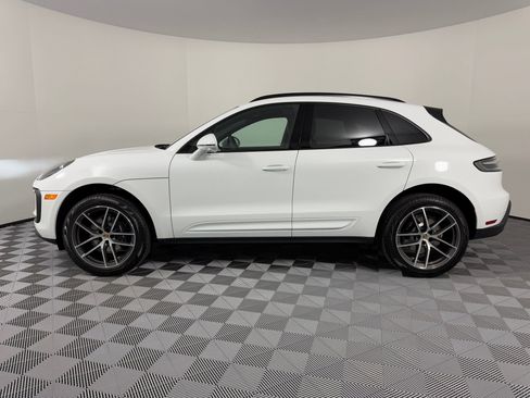 New 2026 Porsche Macan image 2