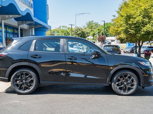 Certified 2025 Honda HR-V Sport image 3