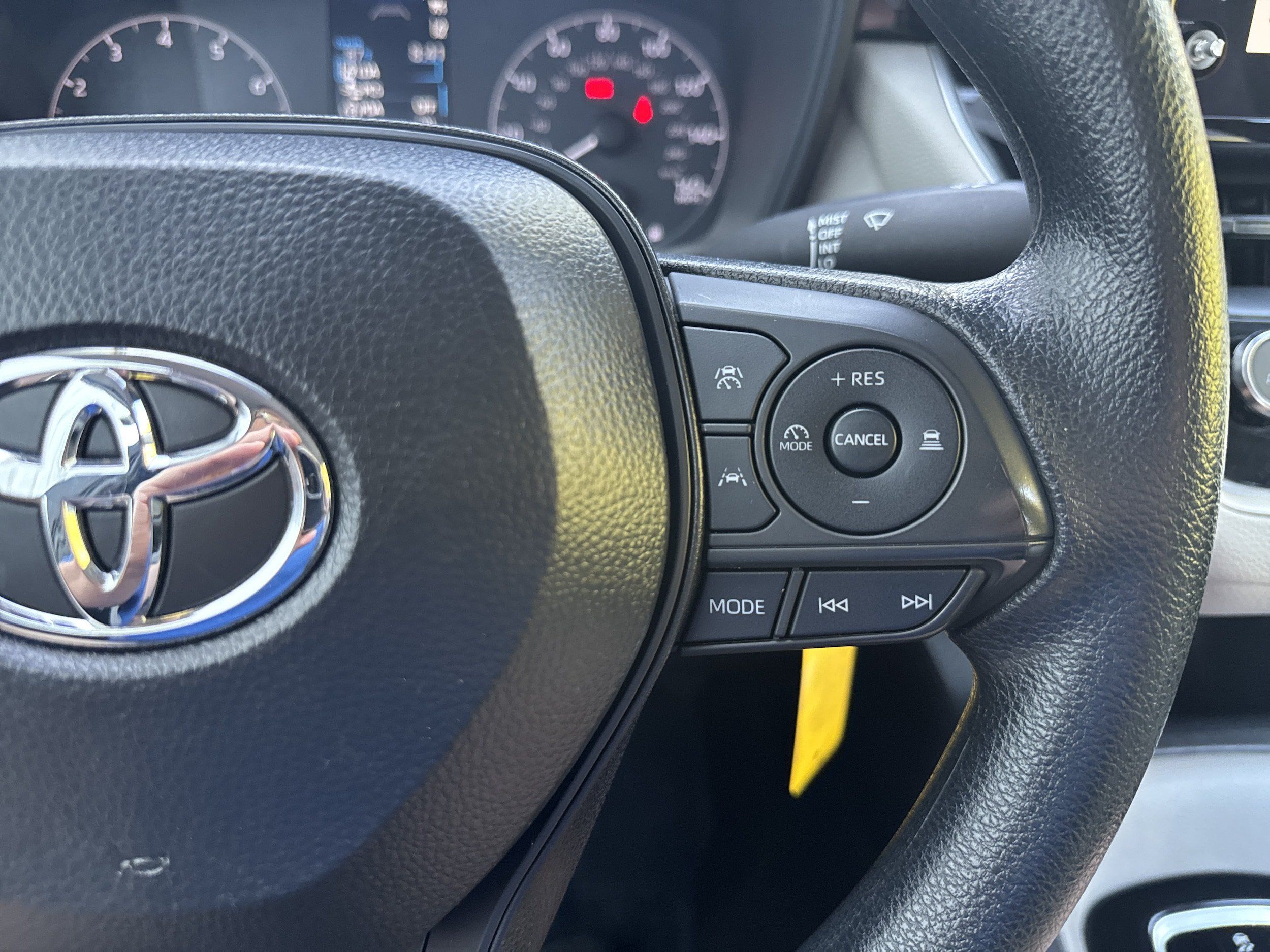 Used 2025 Toyota Corolla LE FWD image 18