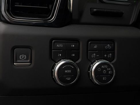 Used 2024 GMC Sierra 3500 AT4 w/ AT4 Premium Plus Package image 8