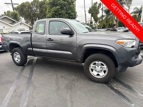 Used 2017 Toyota Tacoma SR RWD image 6