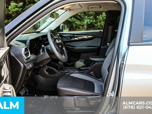 Used 2025 Chevrolet TrailBlazer LT FWD image 16