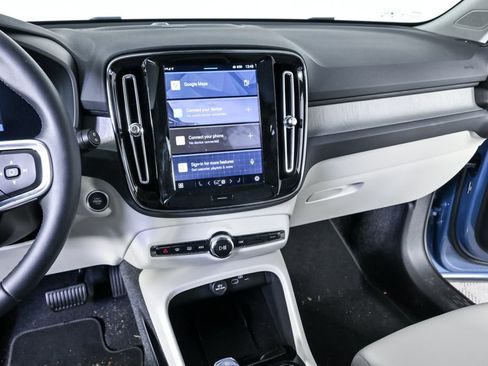 Certified 2025 Volvo XC40 B5 Plus image 15