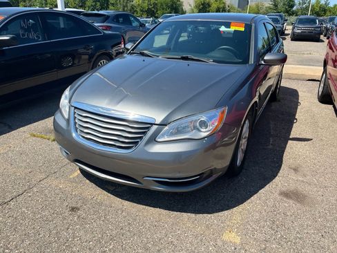 Used 2013 Chrysler 200 Touring w/ Cold Weather Group FWD image 4