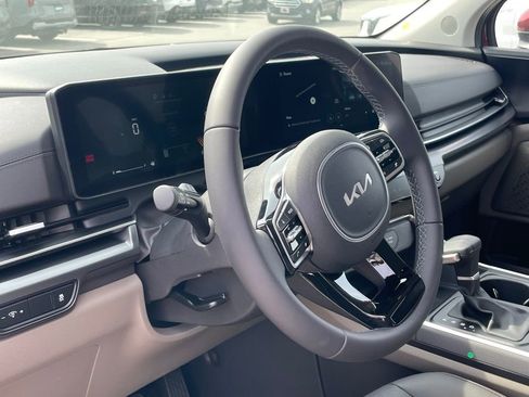 New 2026 Kia Carnival FWD image 9