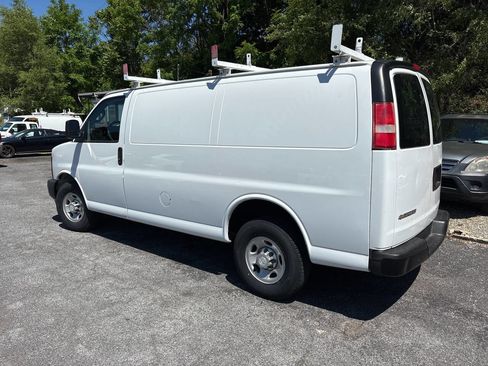 Used 2017 Chevrolet Express 2500 RWD image 1