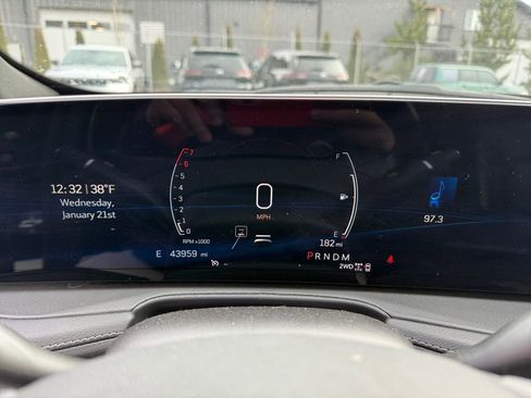 Used 2024 Cadillac XT4 Premium Luxury image 14