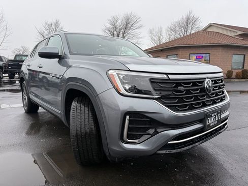 Used 2024 Volkswagen Atlas Cross Sport SEL R-Line image 3