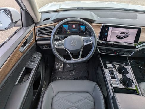 Used 2024 Volkswagen Atlas SE FWD image 18
